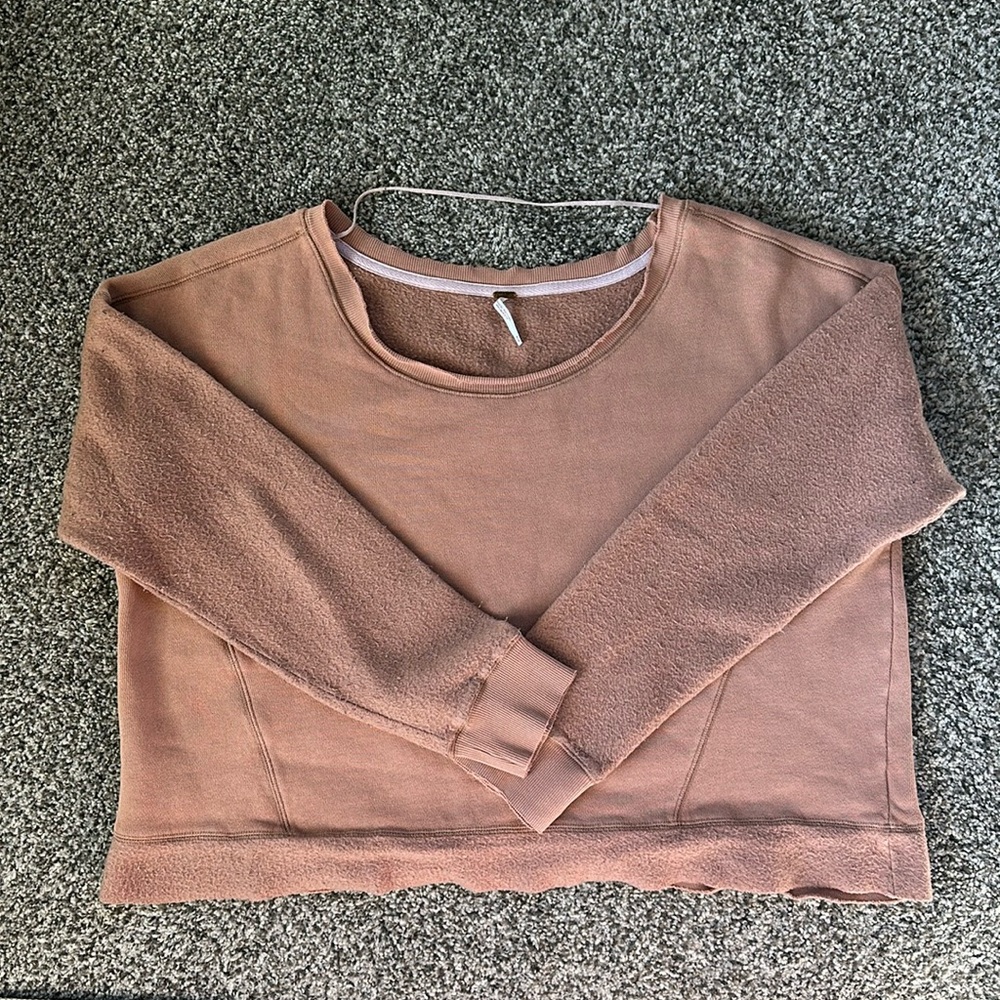 Free People cropped sweater SZ Medium
